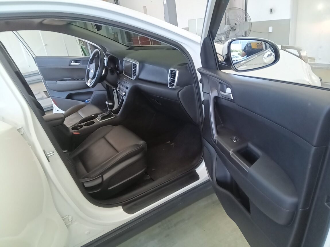 KIA SPORTAGE THE BOLD 1.6 DIESEL 2WD LUXURY 2019 - zdjęcie 14