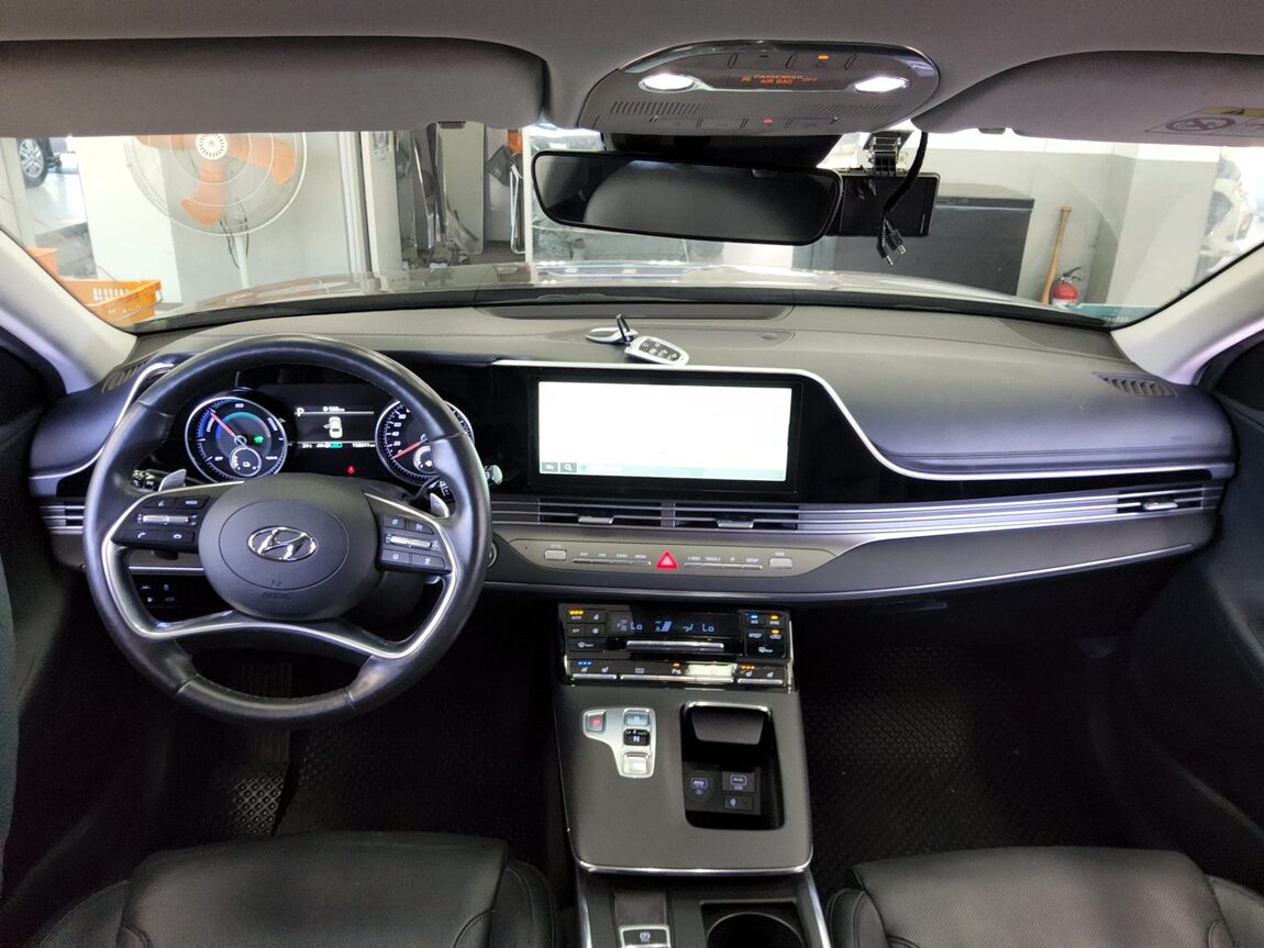 HYUNDAI THE NEW GRANDEUR IG HYBRID 2.4 HEV PREMIUM 2022 - zdjęcie 11