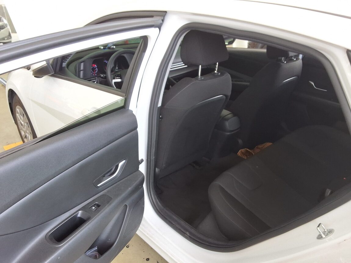 HYUNDAI AVANTE (CN7) 1.6 GASOLINE SMART 2023 - zdjęcie 13