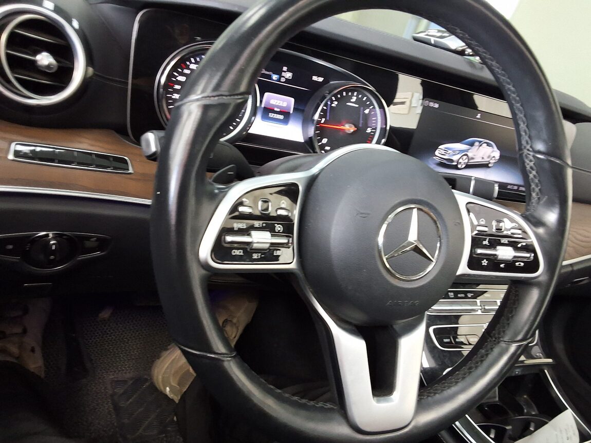 MERCEDES-BENZ E-CLASS (5TH GEN) E220d 4MATIC EXCLUSIVE 2019 - zdjęcie 23