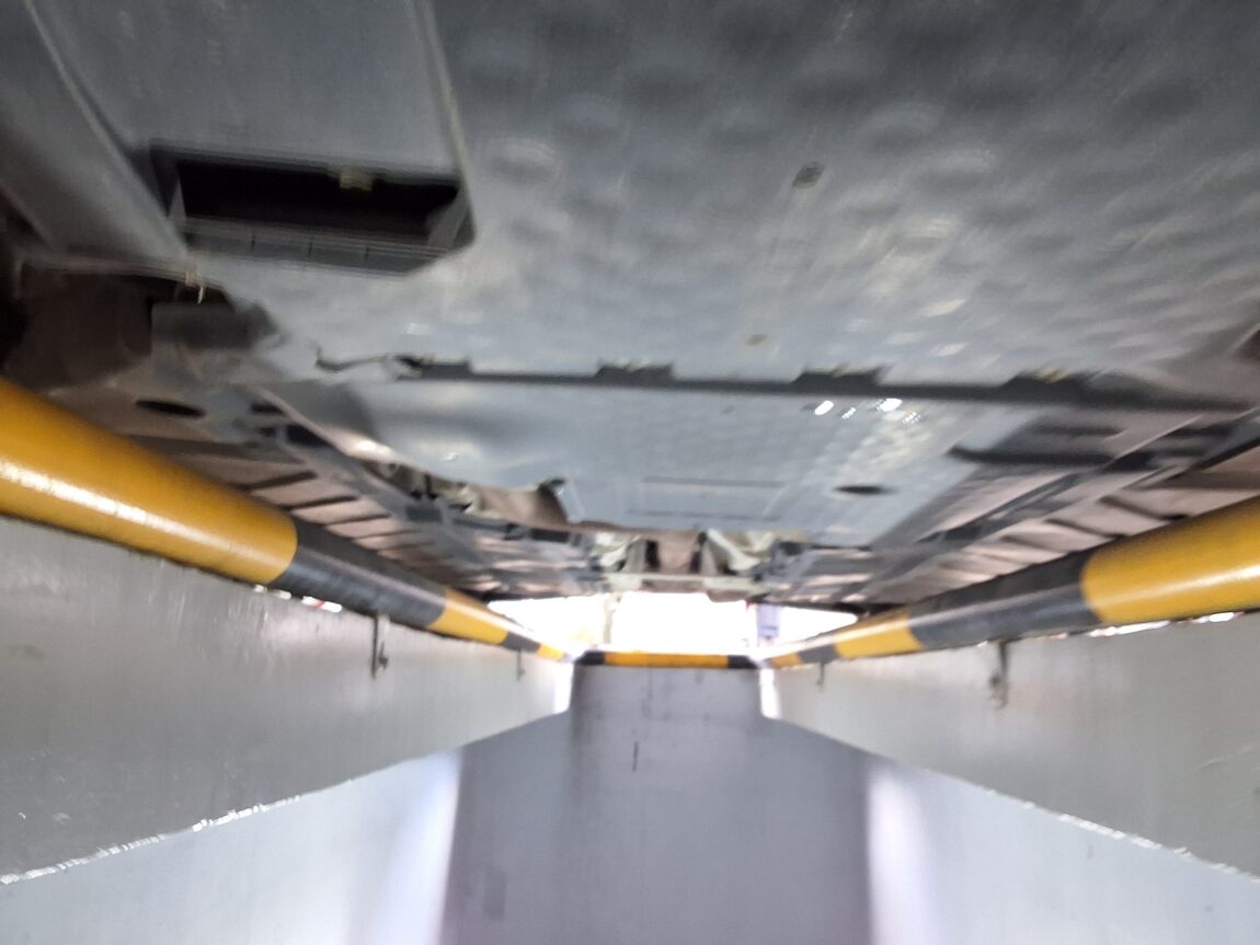 MERCEDES-BENZ E-CLASS (5TH GEN) E220d 4MATIC EXCLUSIVE 2019 - zdjęcie 9