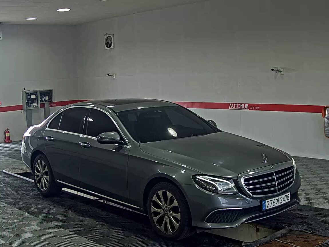 MERCEDES-BENZ E-CLASS (5TH GEN) E220d 4MATIC EXCLUSIVE 2019 - zdjęcie 3