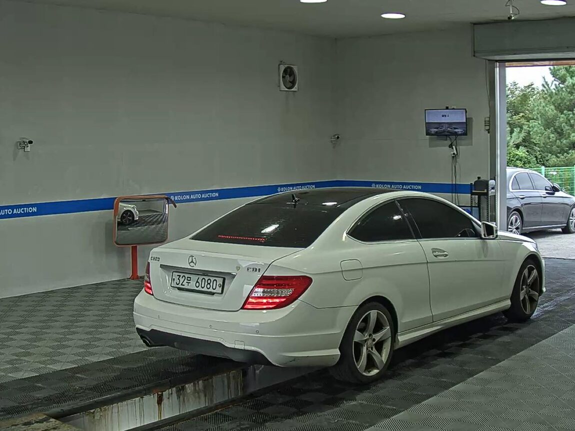 MERCEDES-BENZ C-CLASS (3RD GEN) COUPE C220 CDI 2013 - zdjęcie 5