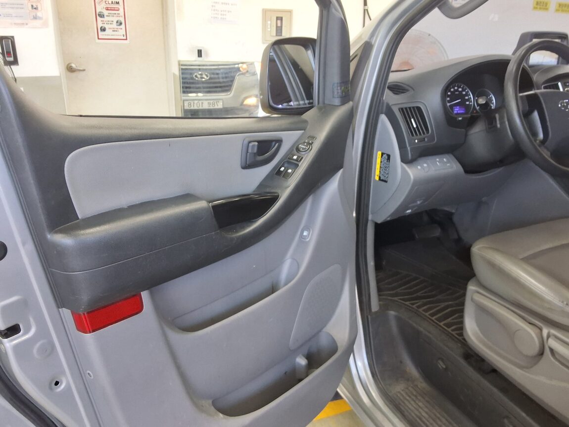 HYUNDAI THE NEW GRAND STAREX 12-SEATER DIESEL SMART 2020 - zdjęcie 10