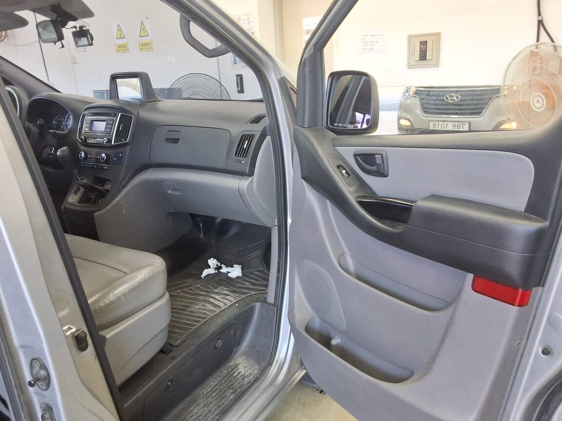 HYUNDAI THE NEW GRAND STAREX 12-SEATER DIESEL SMART 2020 - zdjęcie 14