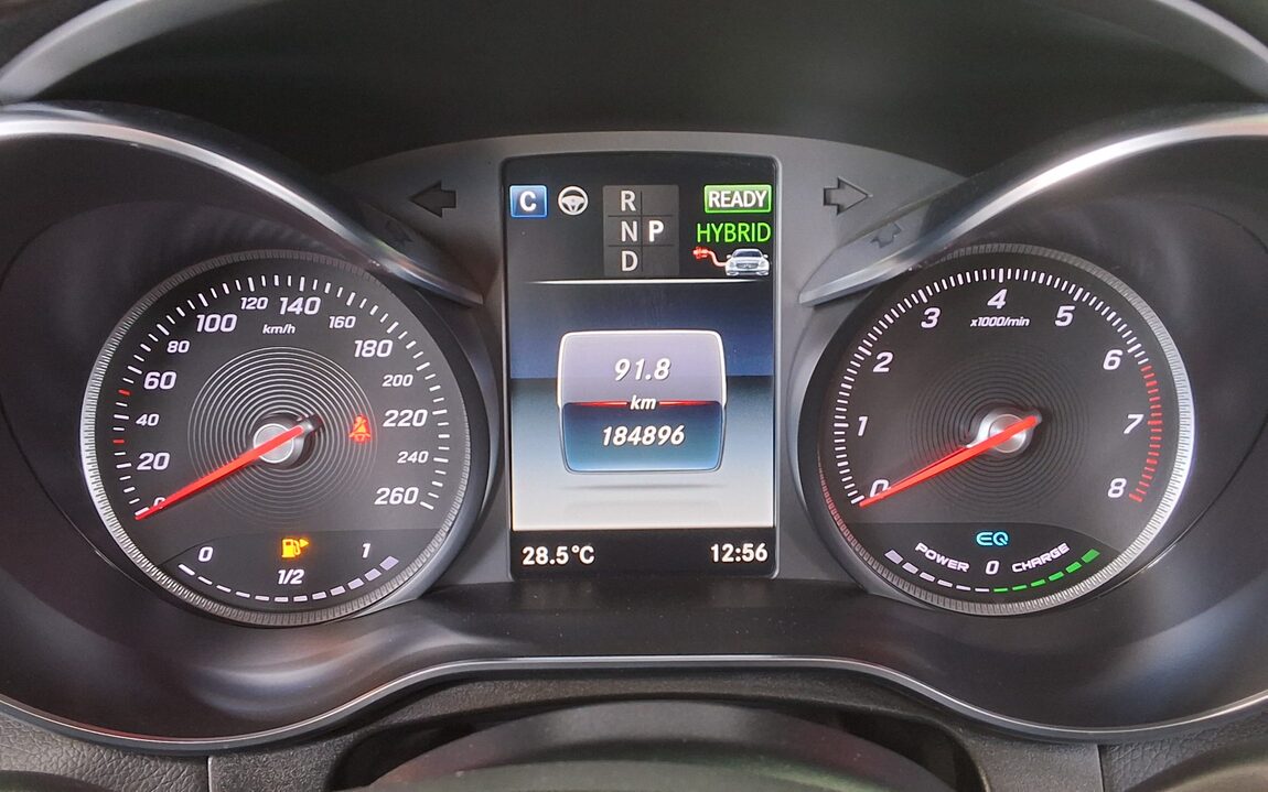 MERCEDES-BENZ GLC-CLASS GLC 350e 4MATIC AMG LINE 2019 - zdjęcie 9