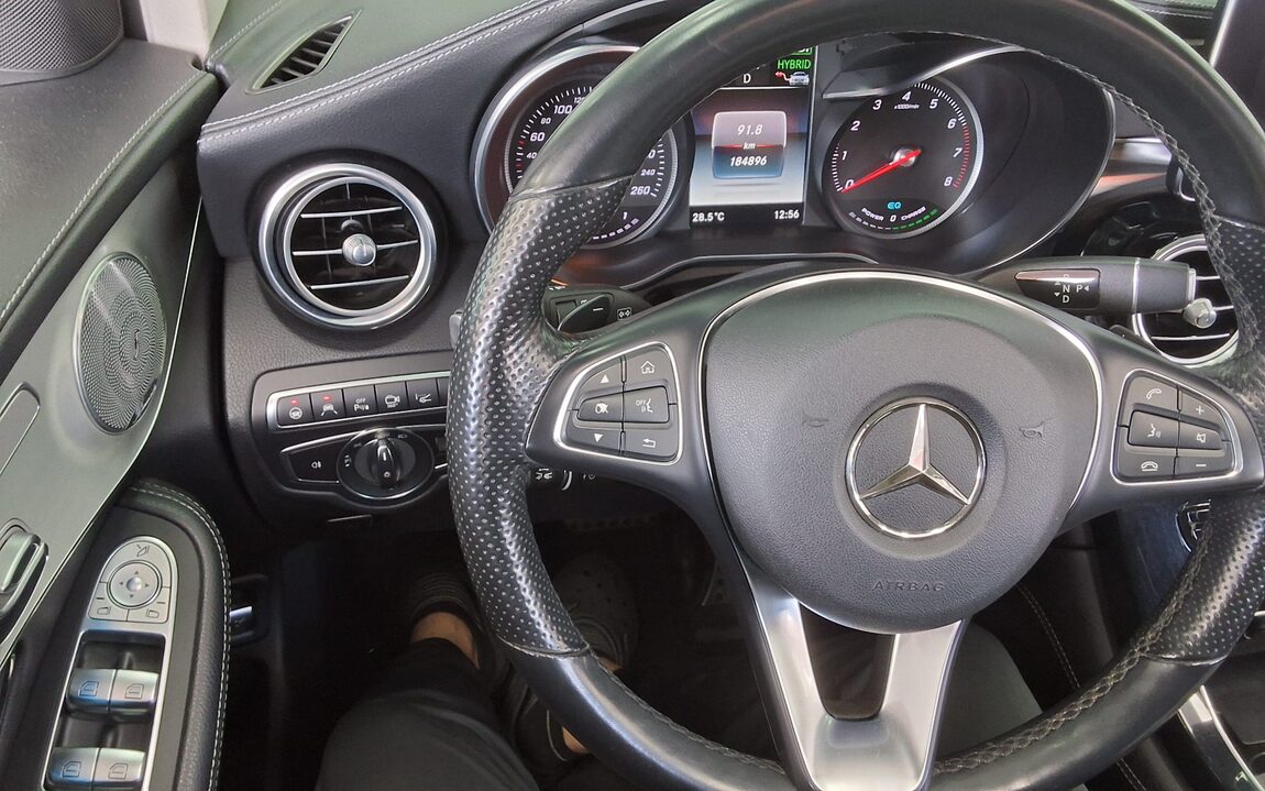 MERCEDES-BENZ GLC-CLASS GLC 350e 4MATIC AMG LINE 2019 - zdjęcie 17