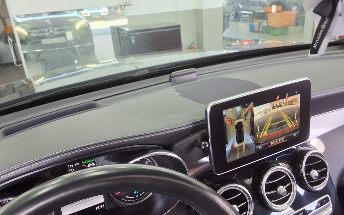 MERCEDES-BENZ GLC-CLASS GLC 350e 4MATIC AMG LINE 2019 - zdjęcie 19