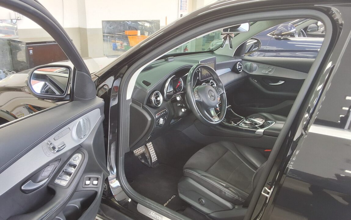 MERCEDES-BENZ GLC-CLASS GLC 350e 4MATIC AMG LINE 2019 - zdjęcie 10