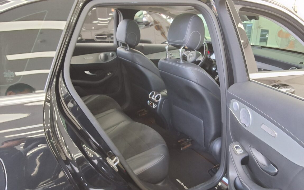 MERCEDES-BENZ GLC-CLASS GLC 350e 4MATIC AMG LINE 2019 - zdjęcie 13