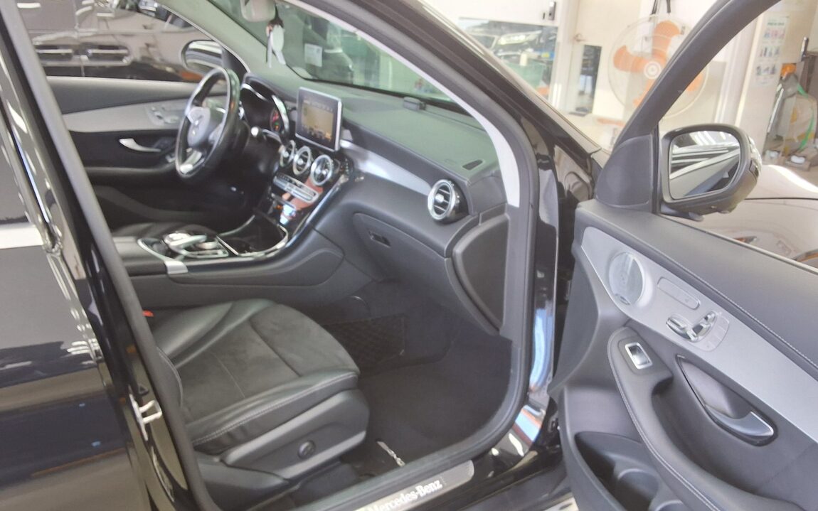 MERCEDES-BENZ GLC-CLASS GLC 350e 4MATIC AMG LINE 2019 - zdjęcie 14