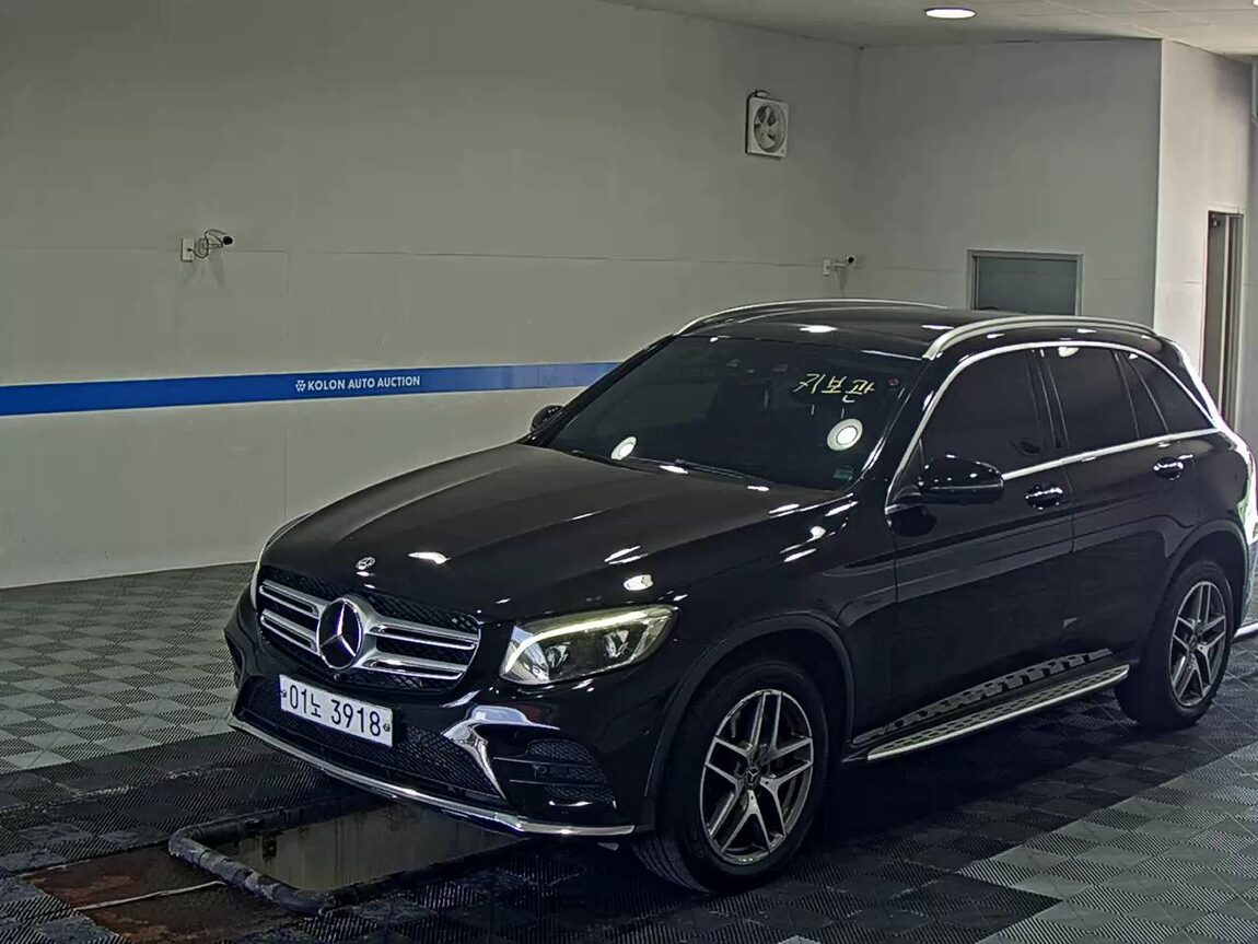 MERCEDES-BENZ GLC-CLASS GLC 350e 4MATIC AMG LINE 2019 - zdjęcie 2