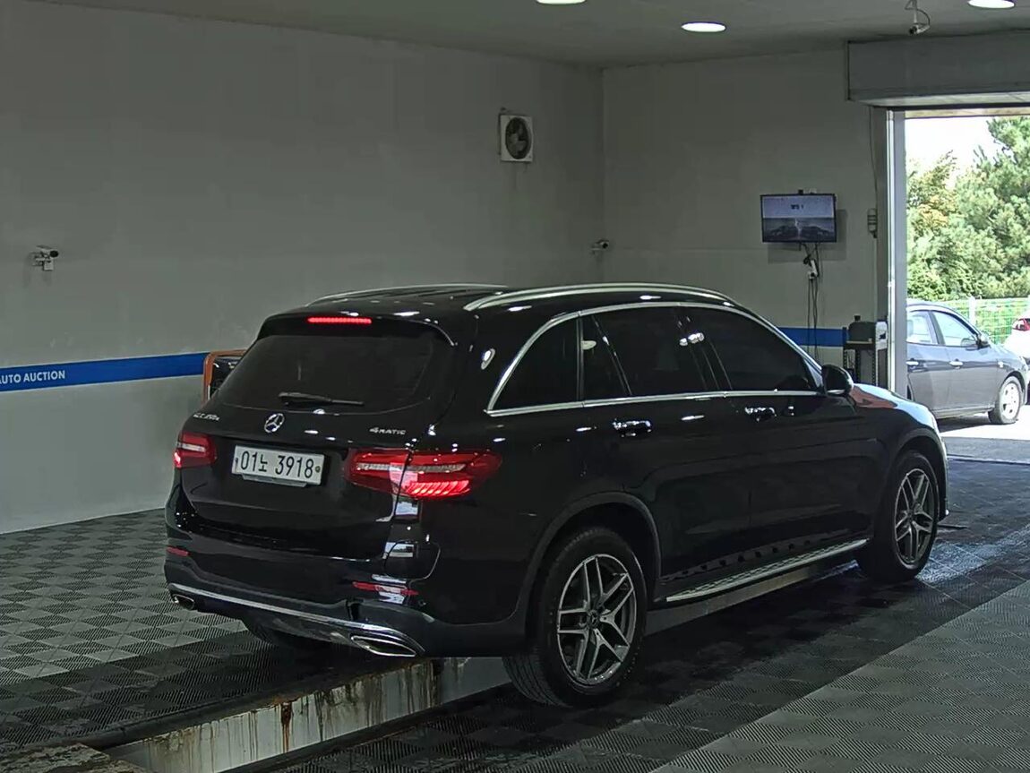 MERCEDES-BENZ GLC-CLASS GLC 350e 4MATIC AMG LINE 2019 - zdjęcie 5