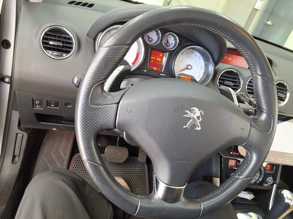 PEUGEOT 308 (1ST GEN) SW 1.6 e-HDi 2013 - zdjęcie 22