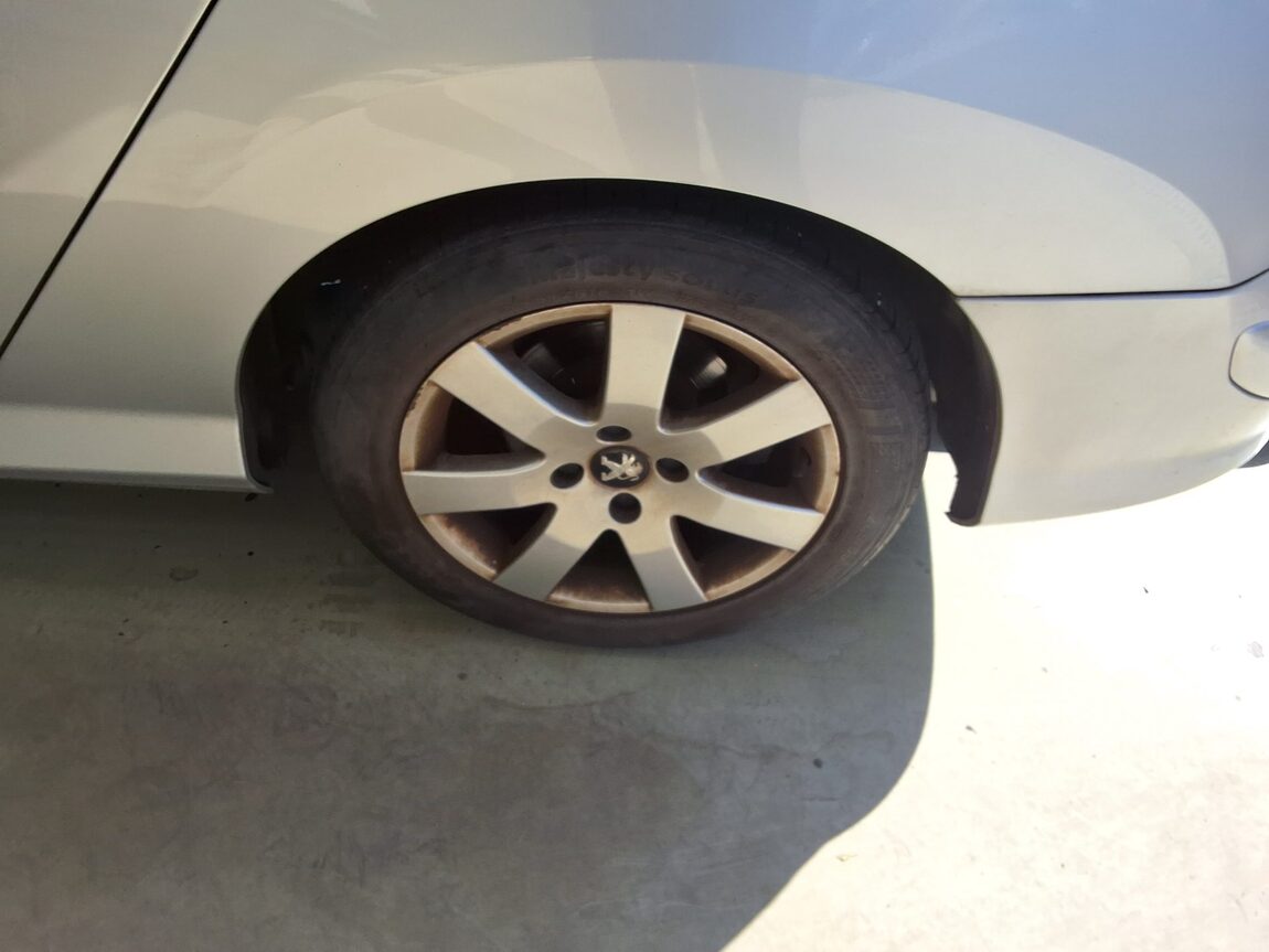 PEUGEOT 308 (1ST GEN) SW 1.6 e-HDi 2013 - zdjęcie 19