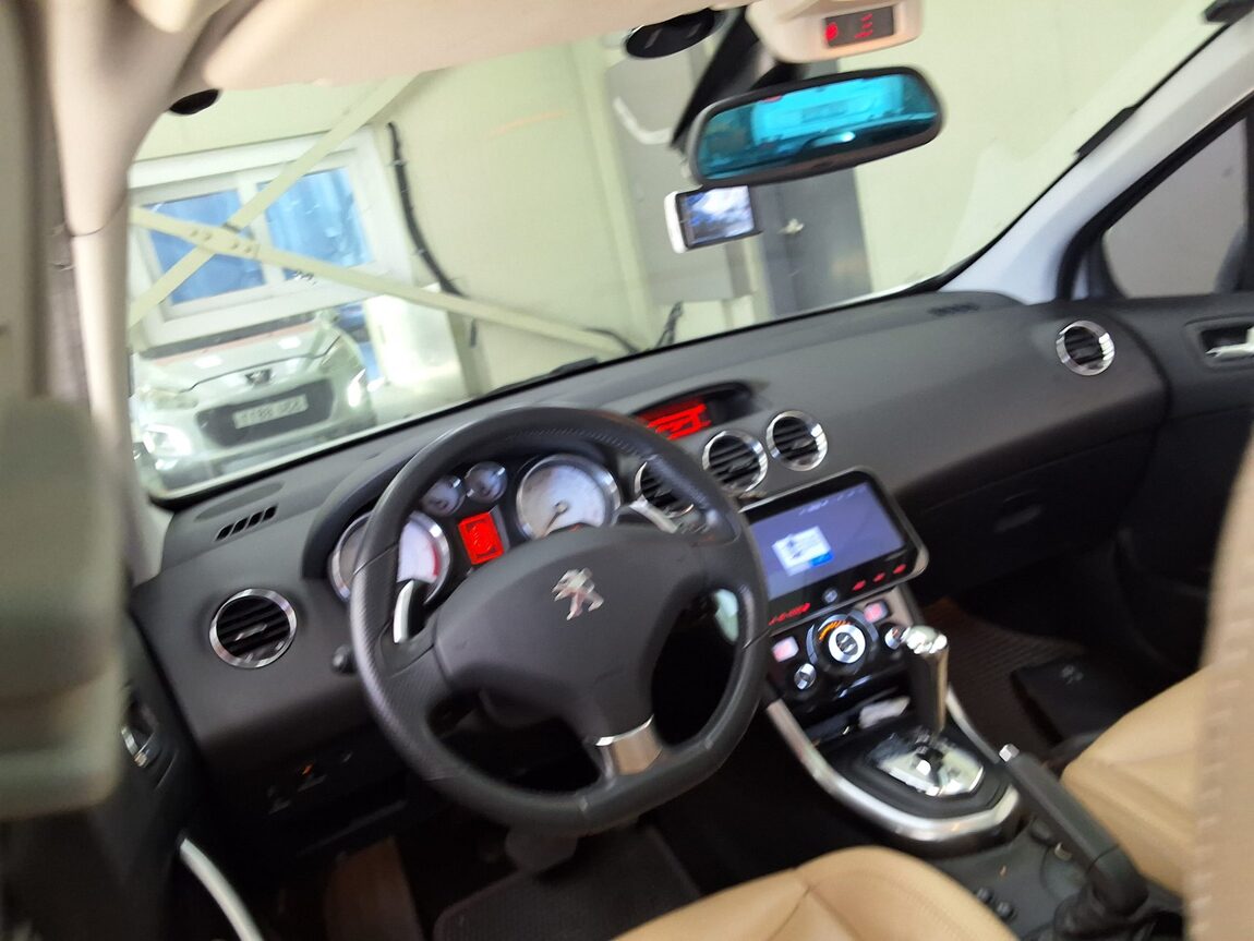 PEUGEOT 308 (1ST GEN) SW 1.6 e-HDi 2013 - zdjęcie 12