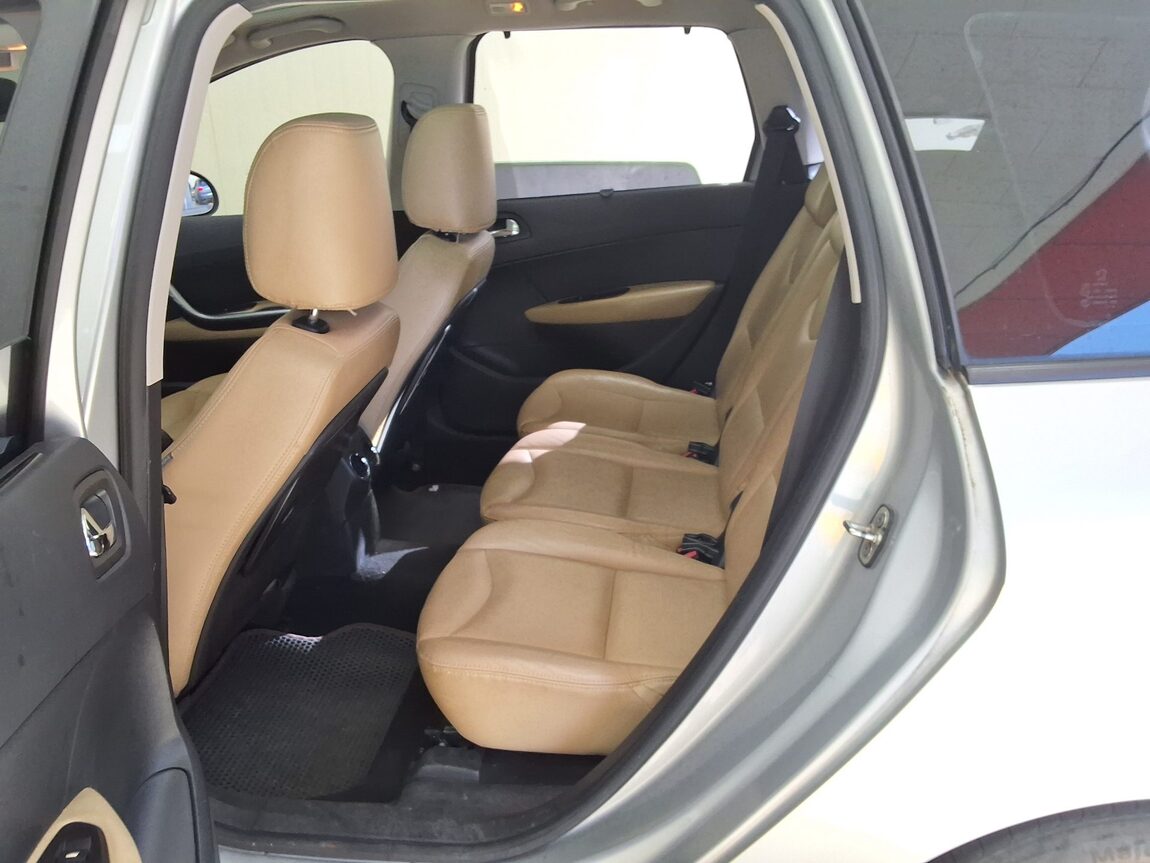 PEUGEOT 308 (1ST GEN) SW 1.6 e-HDi 2013 - zdjęcie 13