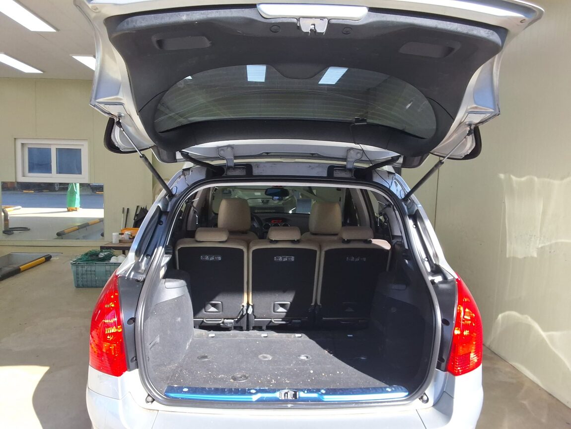 PEUGEOT 308 (1ST GEN) SW 1.6 e-HDi 2013 - zdjęcie 16