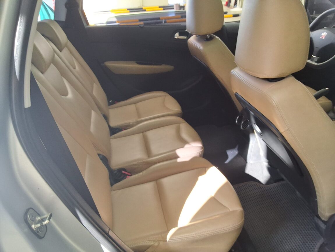 PEUGEOT 308 (1ST GEN) SW 1.6 e-HDi 2013 - zdjęcie 14