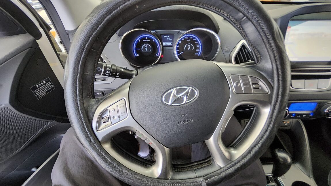 HYUNDAI TUCSON ix DIESEL R20 2WD LX20 PREMIER 2012 - zdjęcie 17