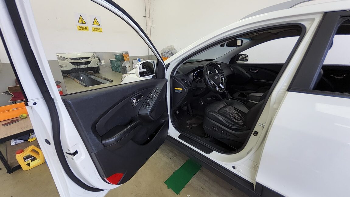 HYUNDAI TUCSON ix DIESEL R20 2WD LX20 PREMIER 2012 - zdjęcie 10