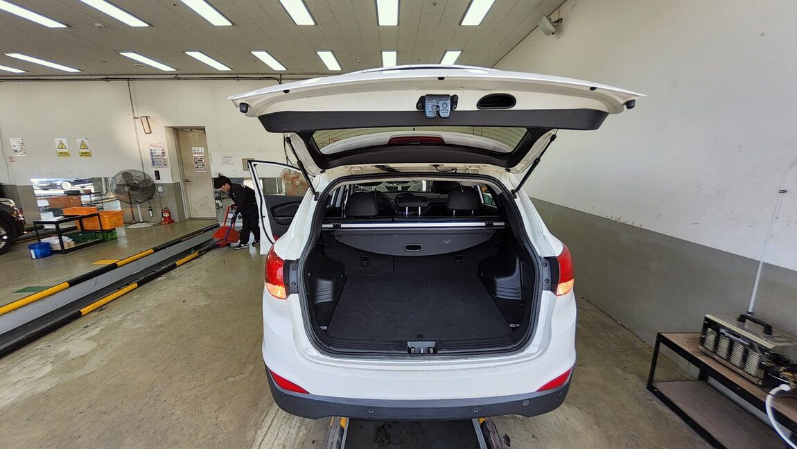 HYUNDAI TUCSON ix DIESEL R20 2WD LX20 PREMIER 2012 - zdjęcie 15