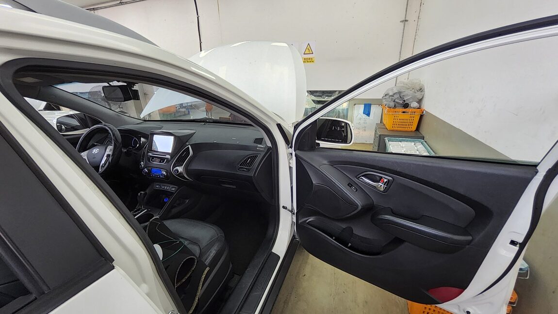 HYUNDAI TUCSON ix DIESEL R20 2WD LX20 PREMIER 2012 - zdjęcie 14