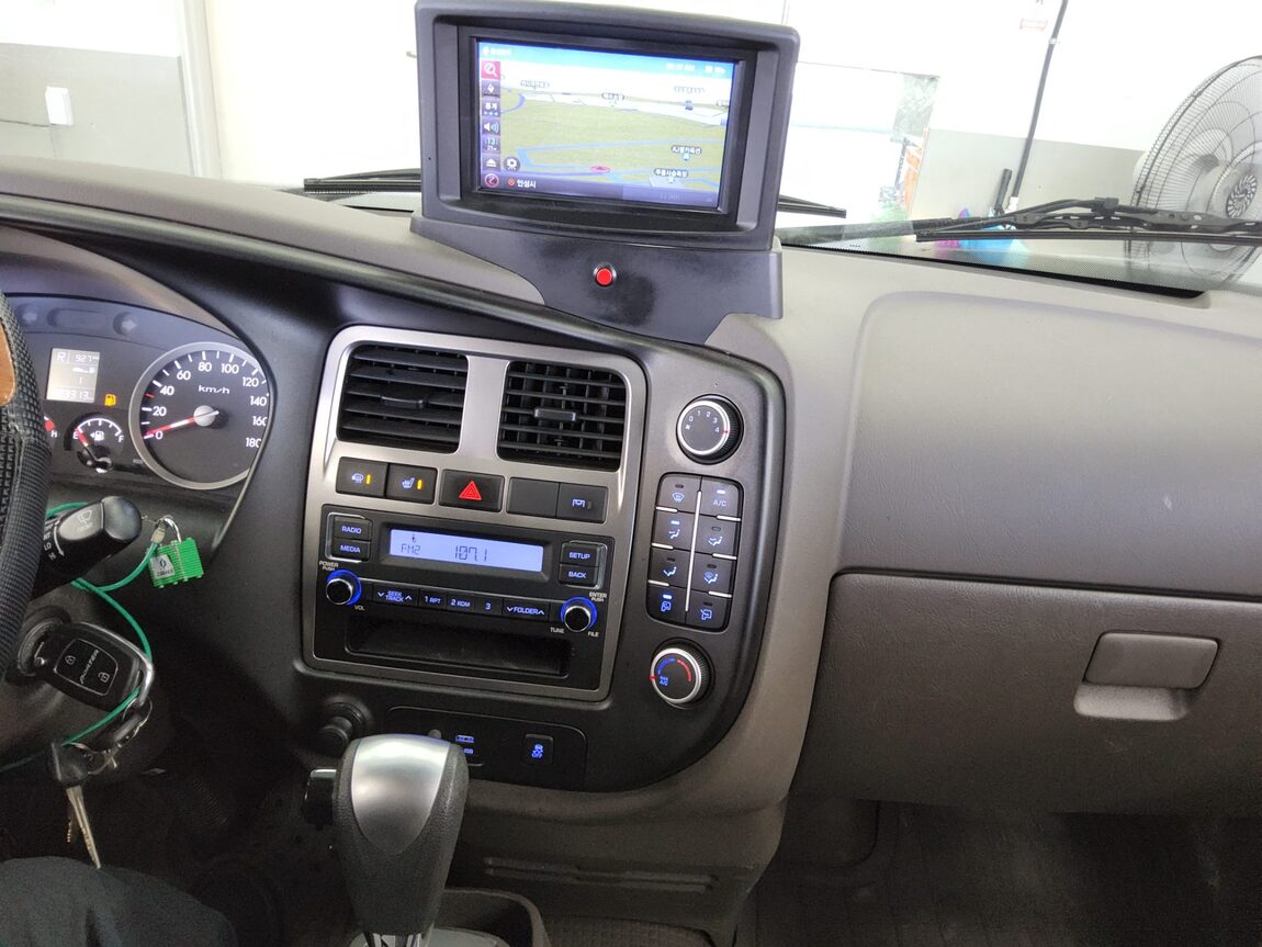 HYUNDAI PORTER II BUILT-IN BOX TRUCK SUPER CAB 2018 - zdjęcie 16