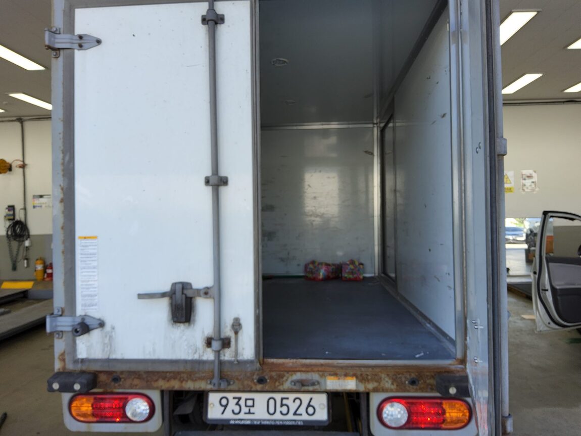 HYUNDAI PORTER II BUILT-IN BOX TRUCK SUPER CAB 2018 - zdjęcie 13
