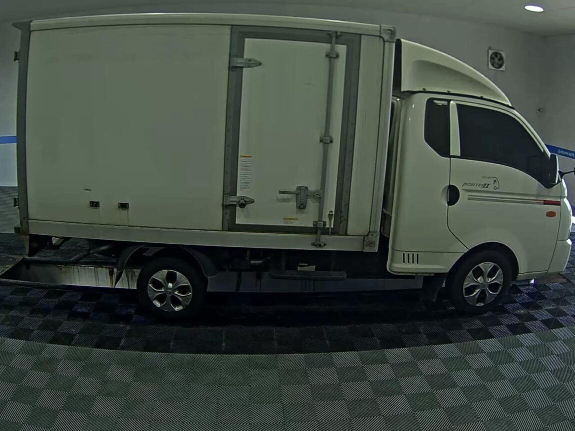 HYUNDAI PORTER II BUILT-IN BOX TRUCK SUPER CAB 2018 - zdjęcie 4