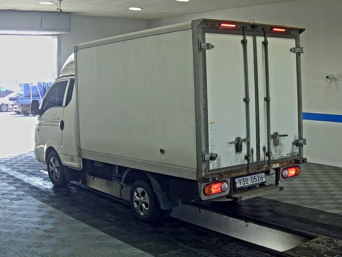 HYUNDAI PORTER II BUILT-IN BOX TRUCK SUPER CAB 2018 - zdjęcie 6