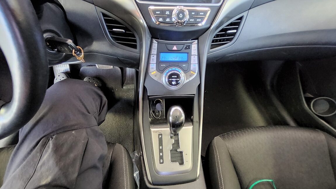 HYUNDAI AVANTE MD M16 GDi SMART 2014 - zdjęcie 19