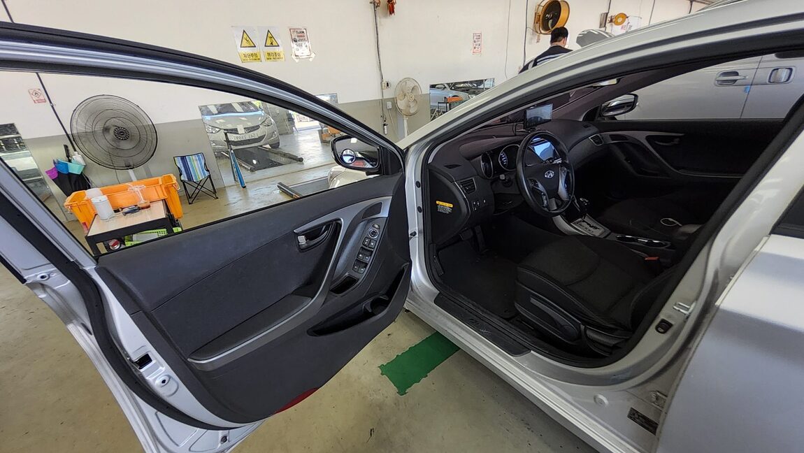 HYUNDAI AVANTE MD M16 GDi SMART 2014 - zdjęcie 10