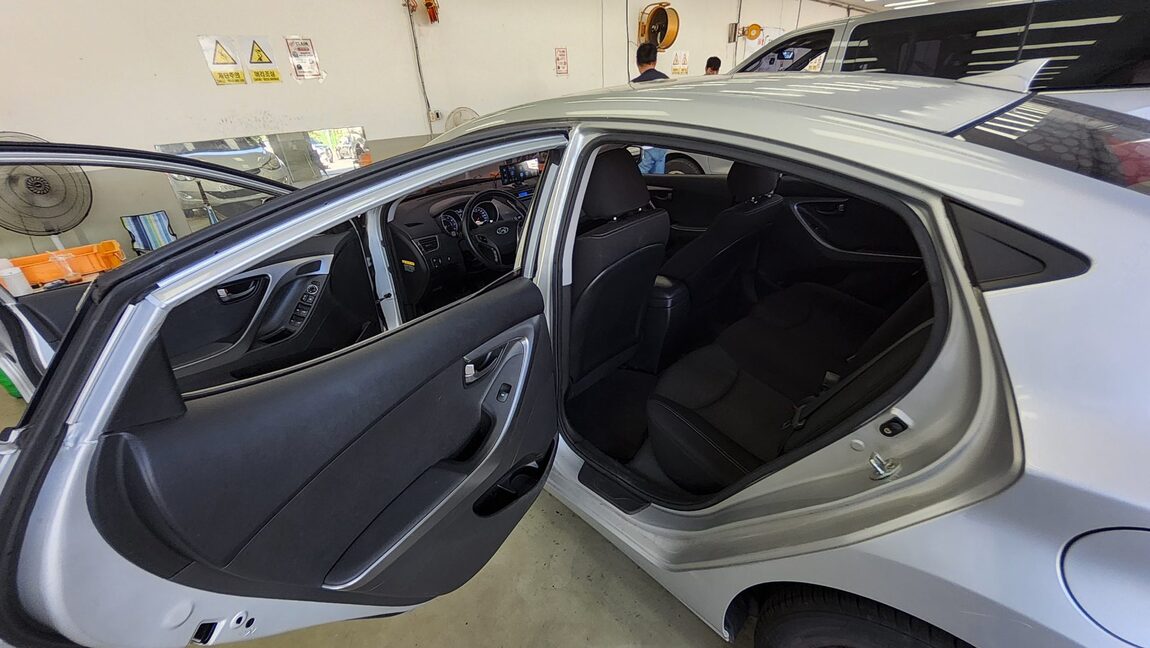 HYUNDAI AVANTE MD M16 GDi SMART 2014 - zdjęcie 12