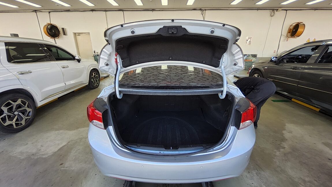HYUNDAI AVANTE MD M16 GDi SMART 2014 - zdjęcie 15
