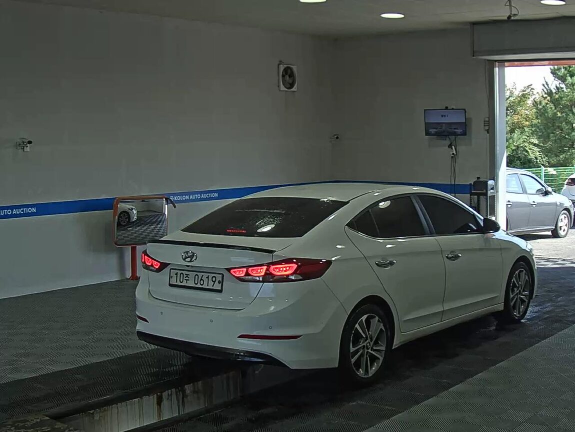 HYUNDAI AVANTE AD 1.6 DIESEL PREMIUM 2017 - zdjęcie 5