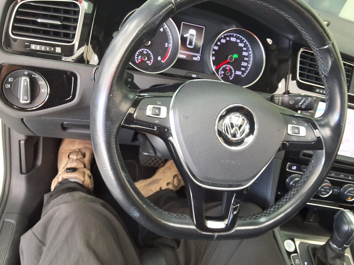 VOLKSWAGEN GOLF (7TH GEN) 2.0 TDI PREMIUM 2015 - zdjęcie 23