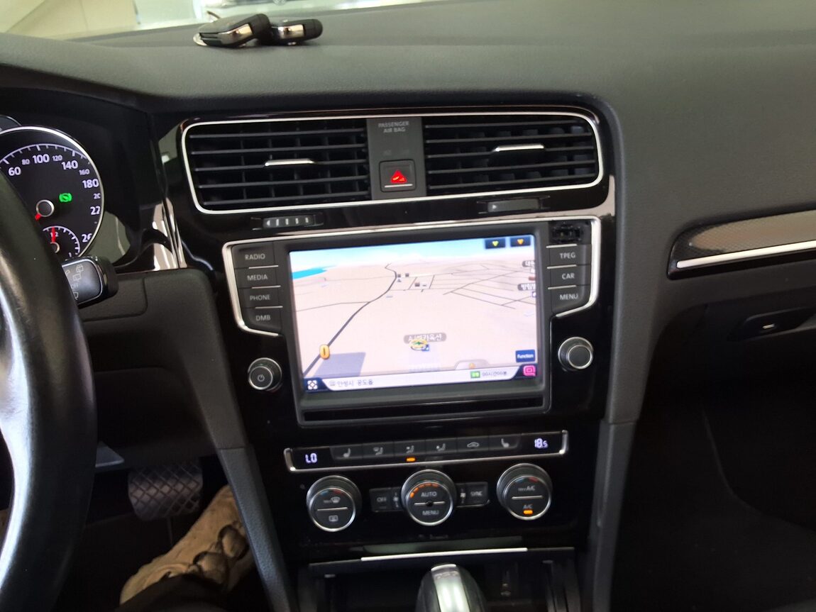 VOLKSWAGEN GOLF (7TH GEN) 2.0 TDI PREMIUM 2015 - zdjęcie 24