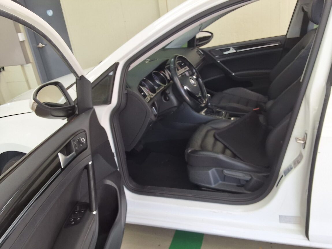 VOLKSWAGEN GOLF (7TH GEN) 2.0 TDI PREMIUM 2015 - zdjęcie 11