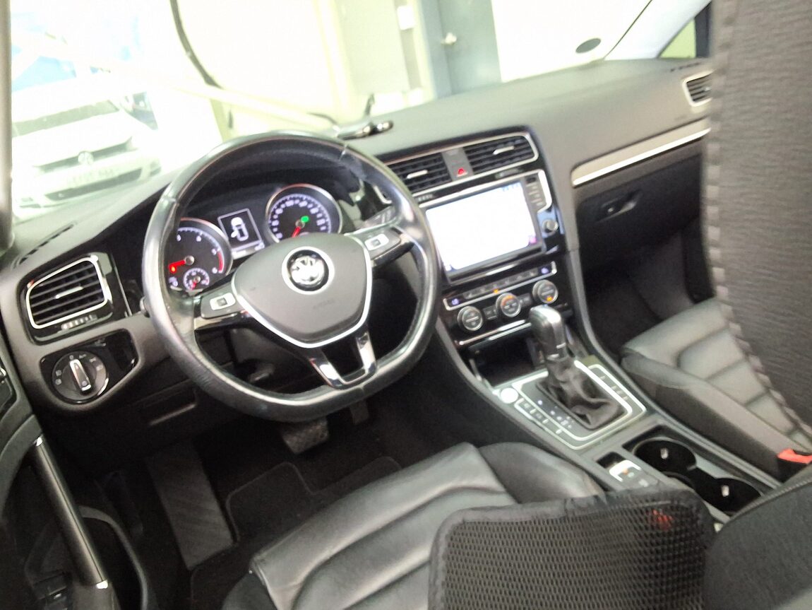 VOLKSWAGEN GOLF (7TH GEN) 2.0 TDI PREMIUM 2015 - zdjęcie 12