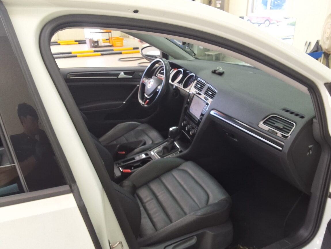 VOLKSWAGEN GOLF (7TH GEN) 2.0 TDI PREMIUM 2015 - zdjęcie 15