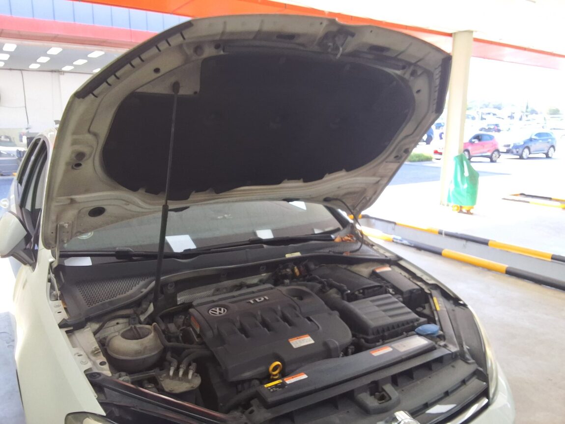 VOLKSWAGEN GOLF (7TH GEN) 2.0 TDI PREMIUM 2015 - zdjęcie 18