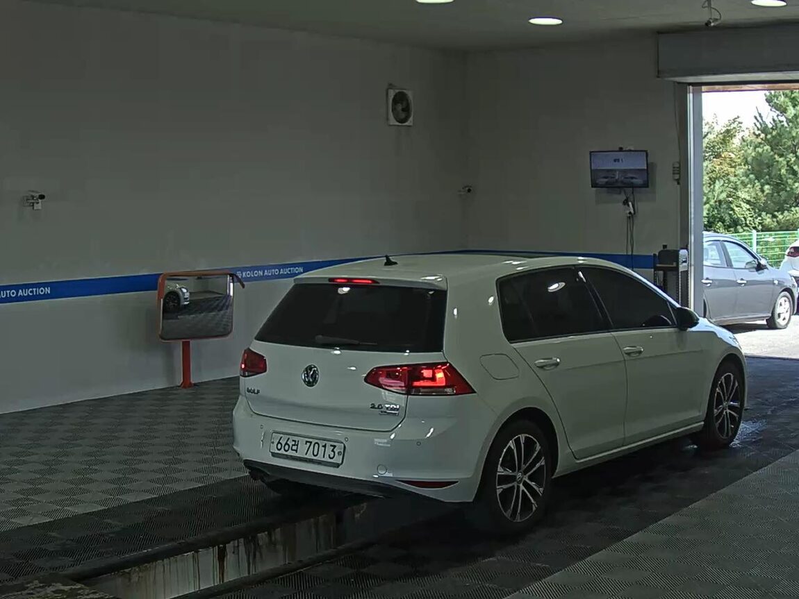 VOLKSWAGEN GOLF (7TH GEN) 2.0 TDI PREMIUM 2015 - zdjęcie 5