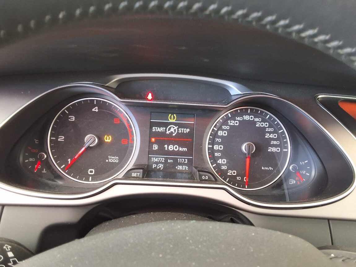AUDI A4 (4TH GEN) 2.0 TDI DYNAMIC 2014 - zdjęcie 10