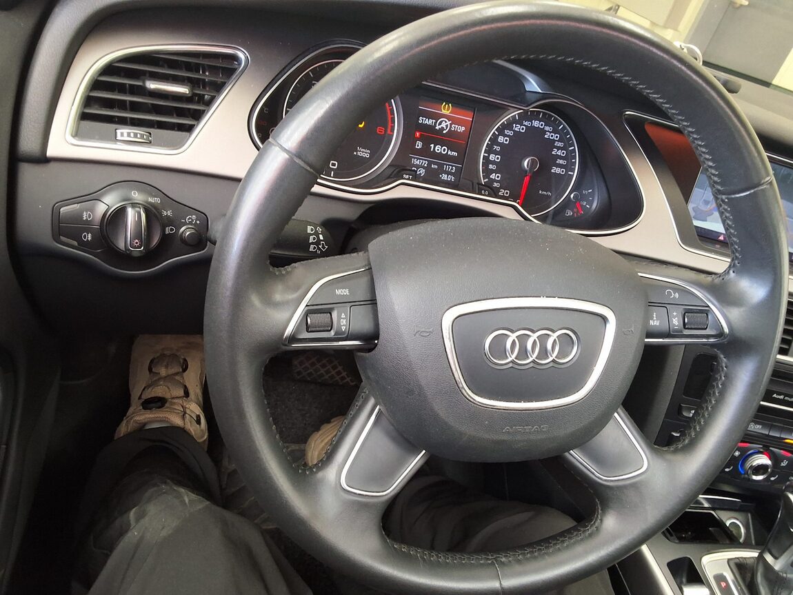 AUDI A4 (4TH GEN) 2.0 TDI DYNAMIC 2014 - zdjęcie 23