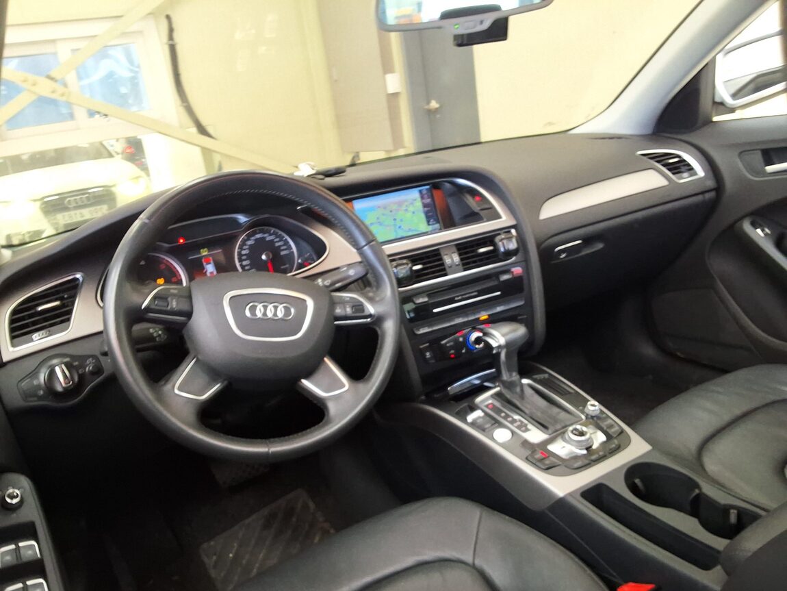 AUDI A4 (4TH GEN) 2.0 TDI DYNAMIC 2014 - zdjęcie 12