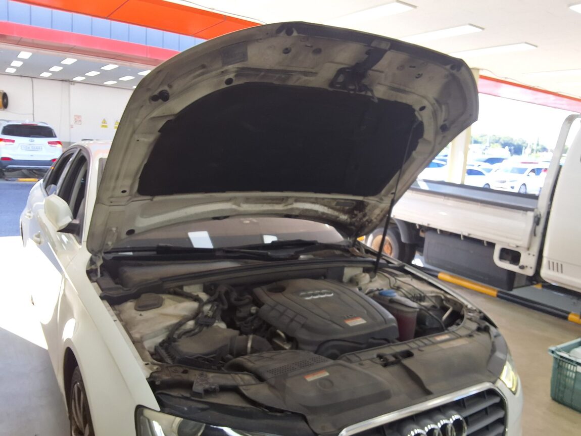 AUDI A4 (4TH GEN) 2.0 TDI DYNAMIC 2014 - zdjęcie 18