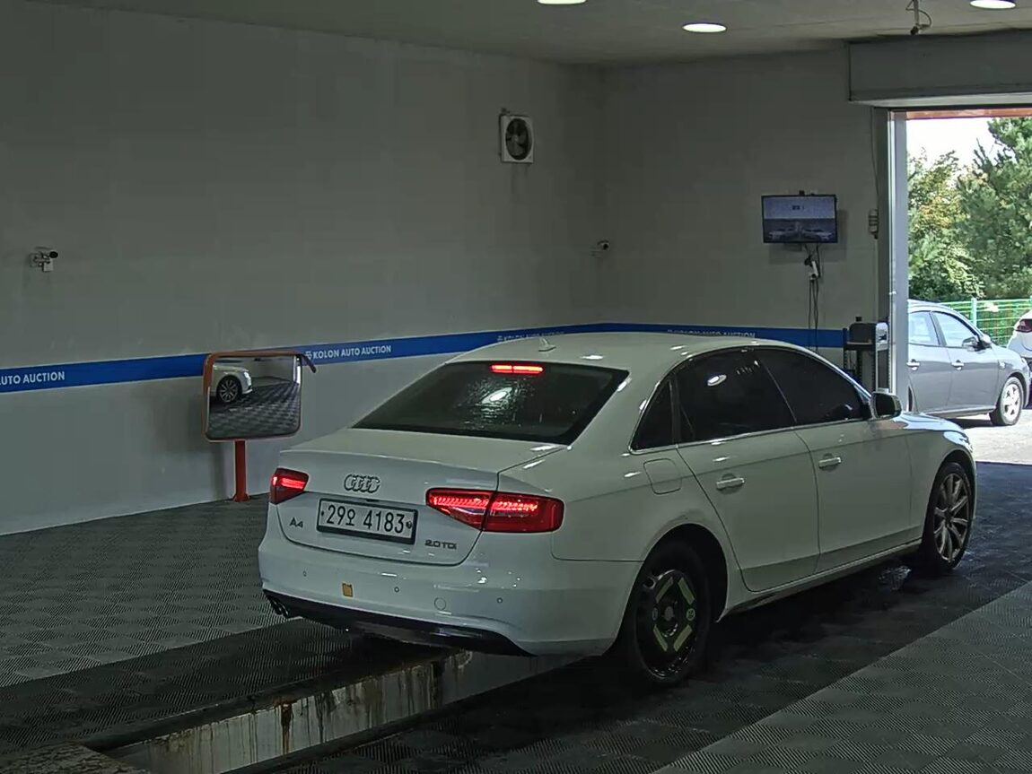 AUDI A4 (4TH GEN) 2.0 TDI DYNAMIC 2014 - zdjęcie 5