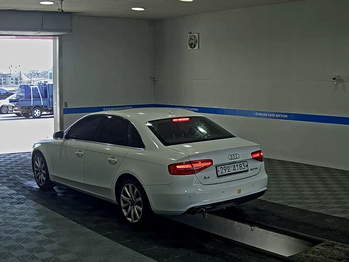 AUDI A4 (4TH GEN) 2.0 TDI DYNAMIC 2014 - zdjęcie 6