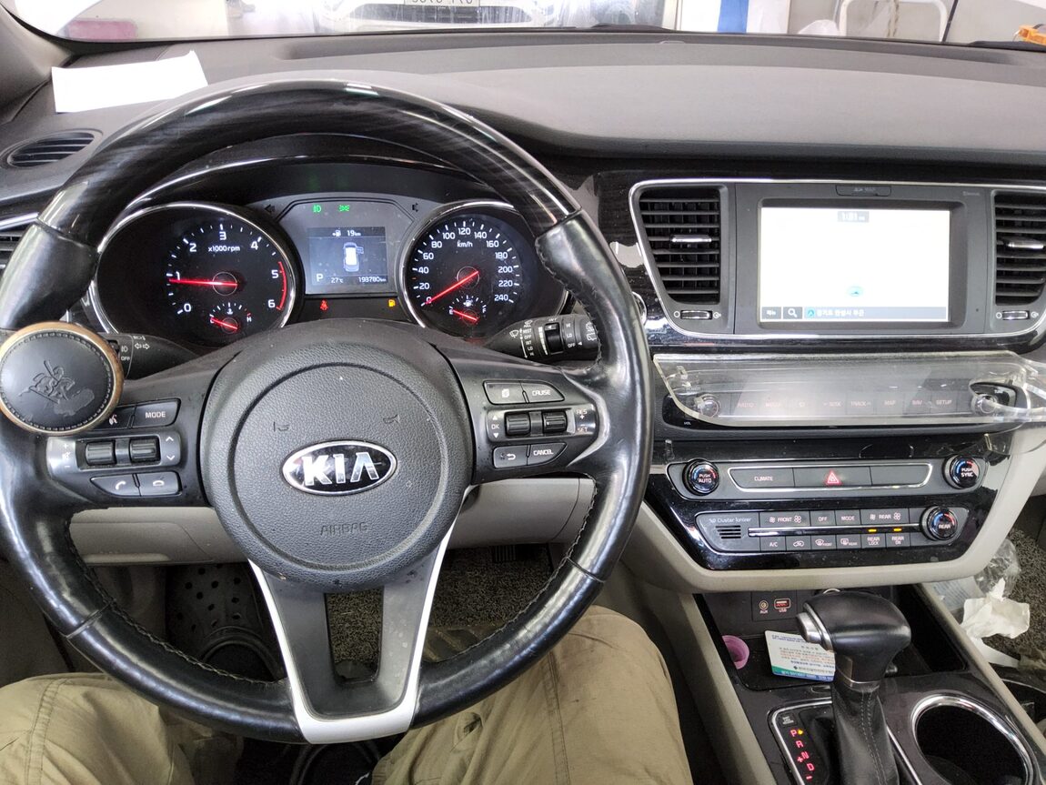 KIA THE NEW CARNIVAL LIMOUSINE 7-SEATER DIESEL VIP 2019 - zdjęcie 17